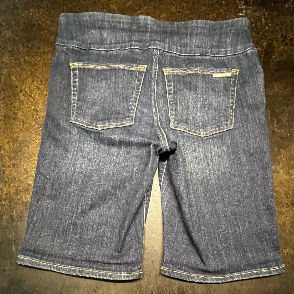 Rock & Republic Fever Slimming Bermuda Denim Shorts Stretchy, 16 - Picture 3 of 9